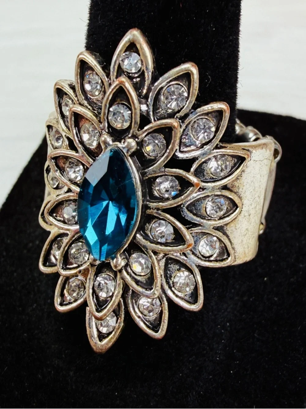 Vintage Silvertone Blue Crystal Floral Statement Stretch Ring Size 7